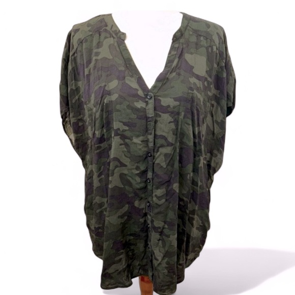 Torrid Camouflage Button-Up Blouse 4 - Picture 1 of 8